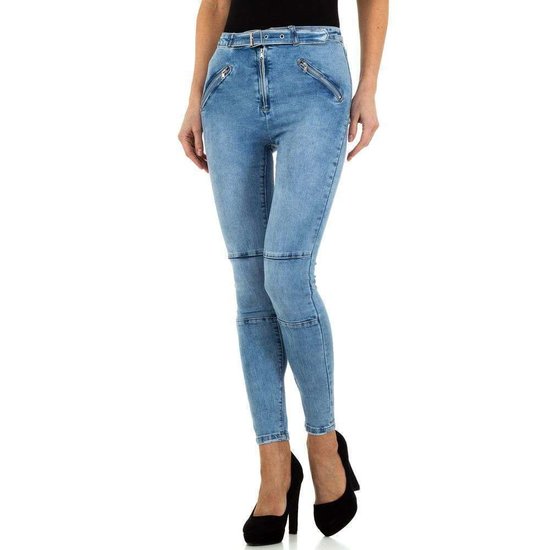 High waist fashion jeans.