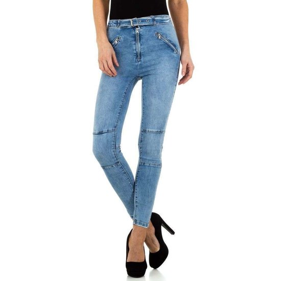 High waist fashion jeans.