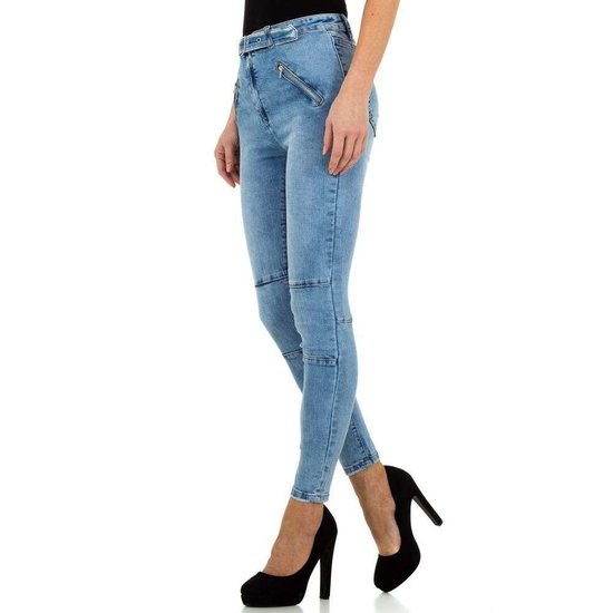 High waist fashion jeans.