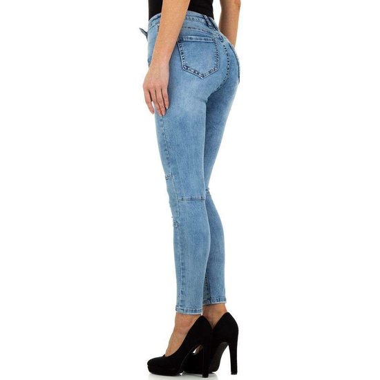 High waist fashion jeans.