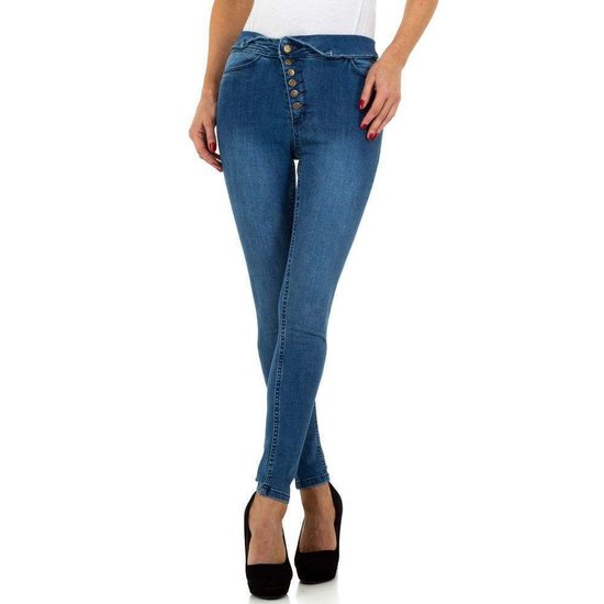 Fashion blue jeans met knoppen motief.