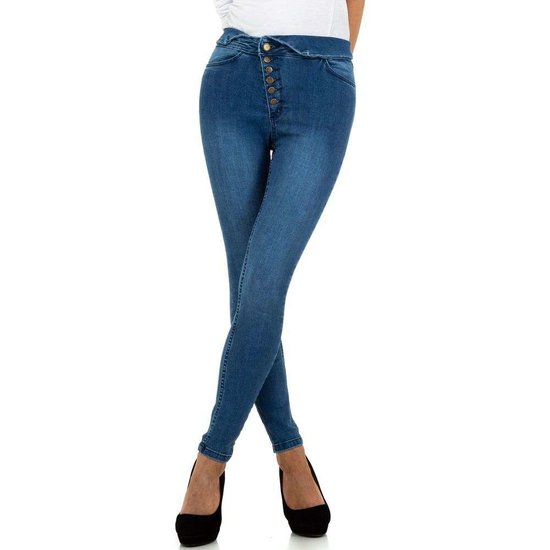 Fashion blue jeans met knoppen motief.