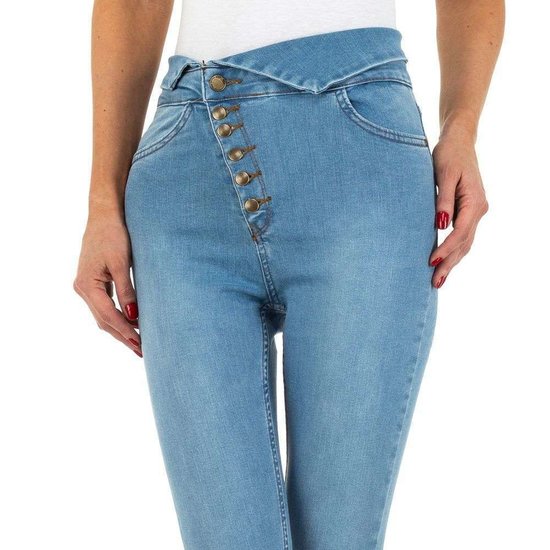 Fashion light blue jeans met knoppen motief