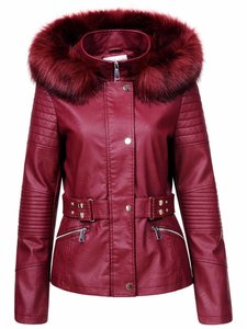 Trendy rode jacket in leather look.