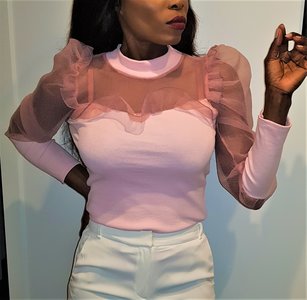 Vrouwelijke rose blouse.