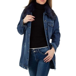 Trendy jeans jas met blauwe afneembare pels.