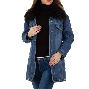 Trendy jeans jas met zwarte afneembare pels.