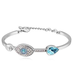 Elegante platinium armband met blauw motief.