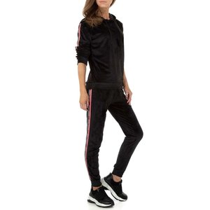 Sportieve zwarte velvet loungewear.