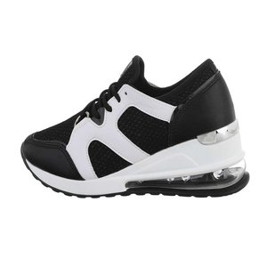 Trendy hoge zwarte sneaker Justina.