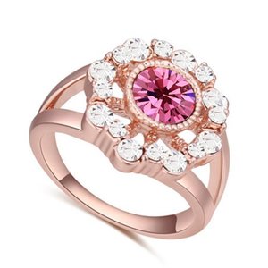 Classy rose goldplated ring met rose-witte bergkristallen.