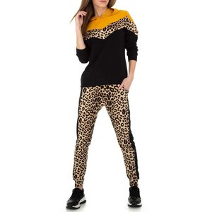 Zwart-gele loungewear met print.