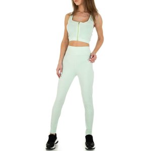 Pastel groene 2 delige sportieve yoga outfit.