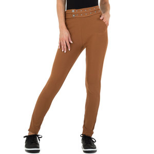 Pantalon chino brun avec élasthanne.
