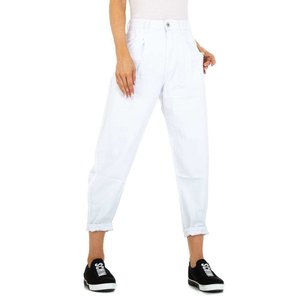 Trendy witte mom-fit jeans.