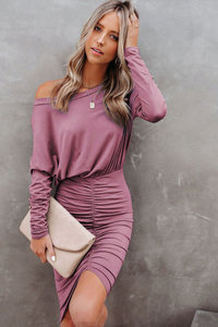 Trendy rose bodycon jurk.