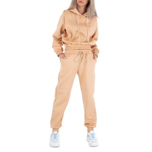 Beige loungewear in sweatstof.Street style.