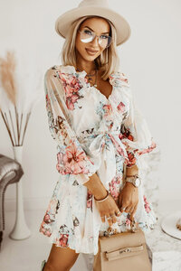 Prachtige korte licht beige jurk met bloemen print.