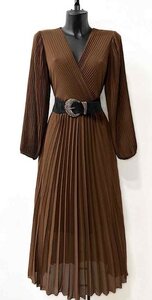 Robe longue brune plisse