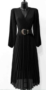 Classy zwarte plisse maxi jurk.