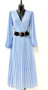 Classy licht blauwe plisse maxi jurk.