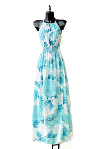 Trendy licht blauwe maxi halterjurk met print