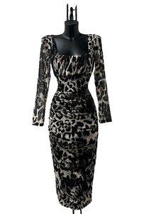 Lange wit-zwarte leopard printed bodycon jurk met rechthoekige kraag