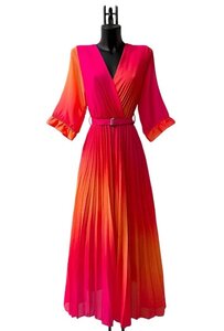 Elegante fuchsia-oranje maxi plisse jurk 