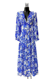 Sierlijke wit-blauwe mixed maxi jurk met bloem motief