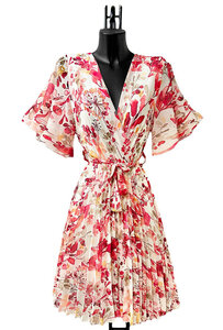 Mooie korte crossover beige rose jurk met bloemen print  