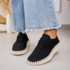  Lage zwarte sneaker Jolien