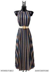Zomerse mouwloze blauw-beige mixed plisse jurk met print
