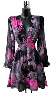 Mooie korte zwart-fuchsia jurk met print