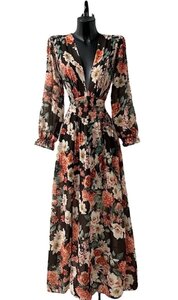 Sierlijke zwarte maxi jurk met gekleurde bloemen