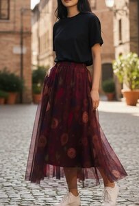 Lange bordeaux rok in ultralicht tulle met bloemen print