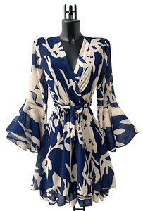 Prachtige korte blauw beige wikkeljurk met print 