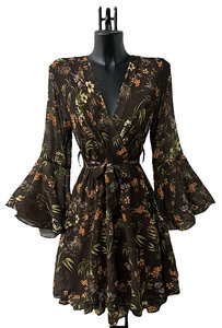 Prachtige korte marron bruine wikkeljurk met bloemen print 