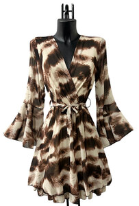 Prachtige korte marron bruine-beige wikkeljurk met  print 