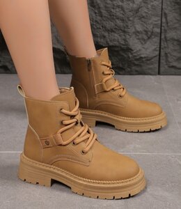 Camel boot Charlina
