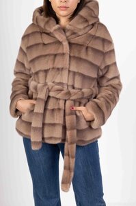 Trendy korte taupe gelaagde jas in  in faux fur