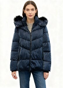 Sportieve korte donker blauwe pufferjas met glans