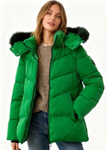 Sportieve korte groene pufferjas met glans