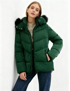 Sportieve korte donker groene pufferjas met glans