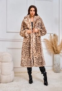 Prachtige lange beige fake fur jas met leopard print.