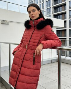 Élégante doudoune mi-longue rouge