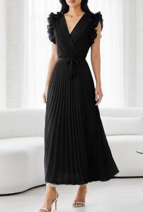 Elegante zwarte plisse maxi jurk.
