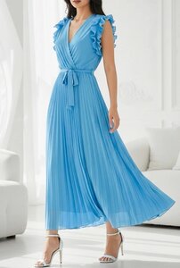 Elégante robe longue plissée bleu clair 