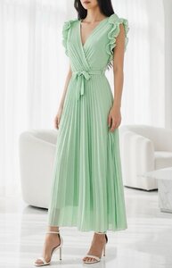 Elegante licht groene plisse maxi jurk.