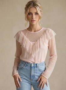 Blouse rose vaporeuse avec volants, pois et manches transparentes