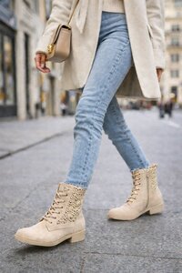 Beige daimen enkellaarsje Dounia